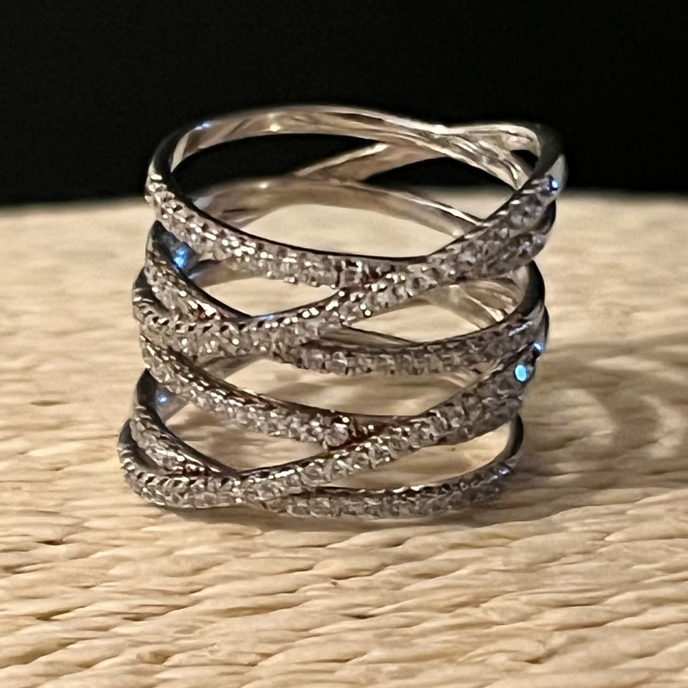 PRE-LOVED STERLING SILVER CUBIC ZIRCONIA AUTHENTIC DESIGN BARREL STYLE RING